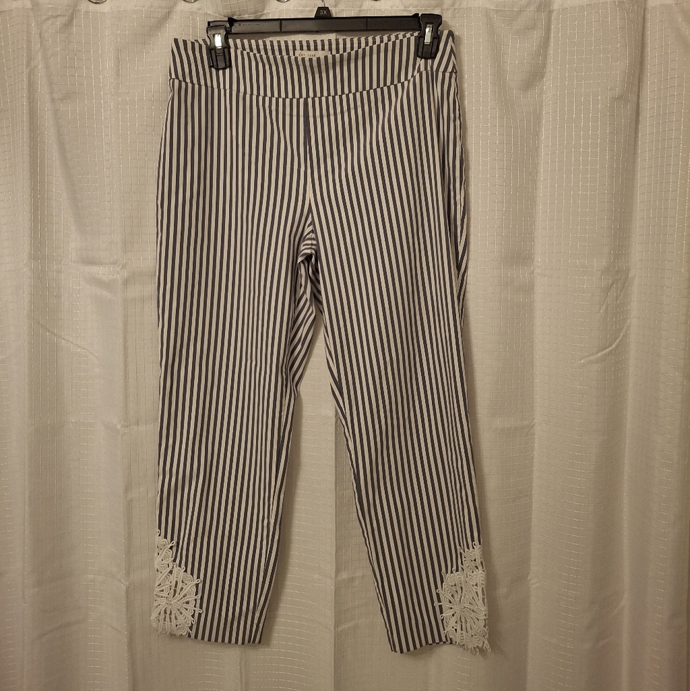Striped Ankle Crop Pants with Lace Trim - White & Navy